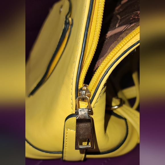 Yellow backpack - Picture 12 of 12